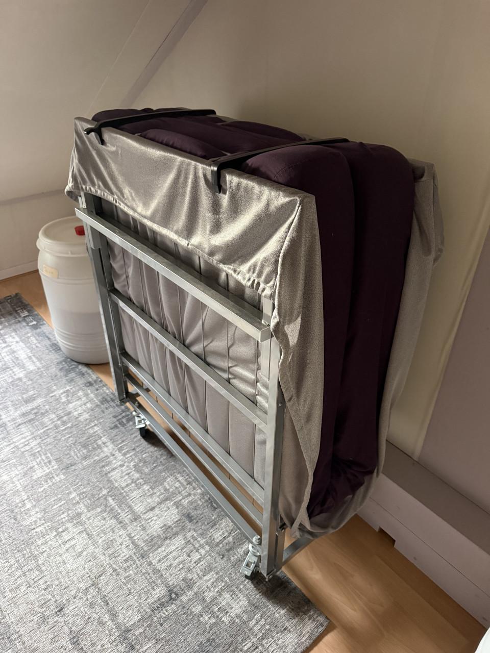 Logeerbed