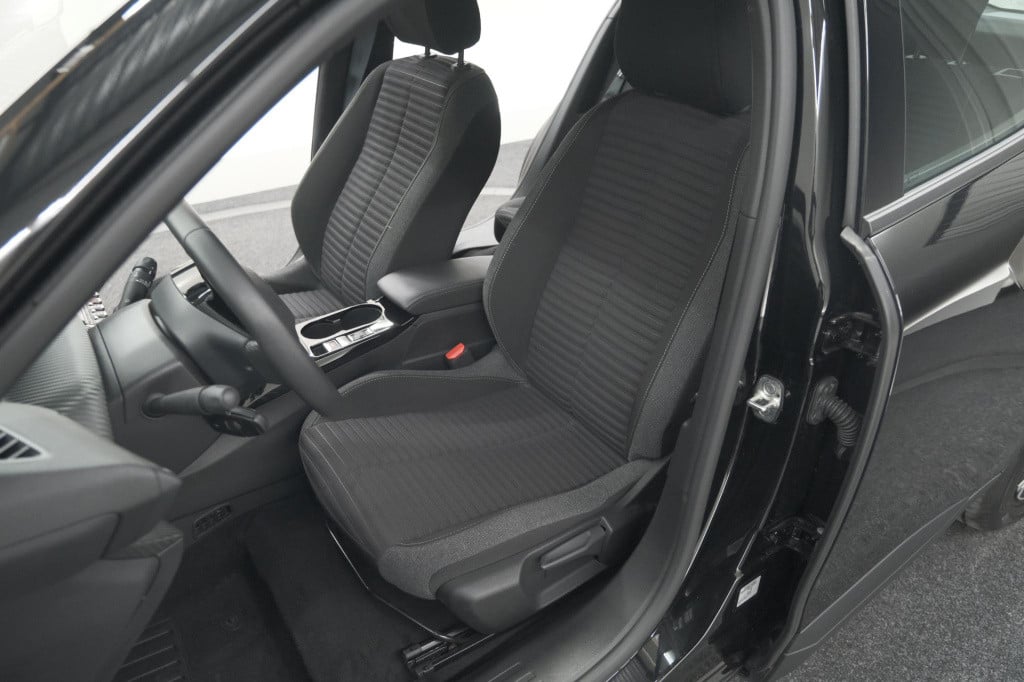 Peugeot E-2008 ev active 50 kwh | parkeersensoren | apple carplay | climate