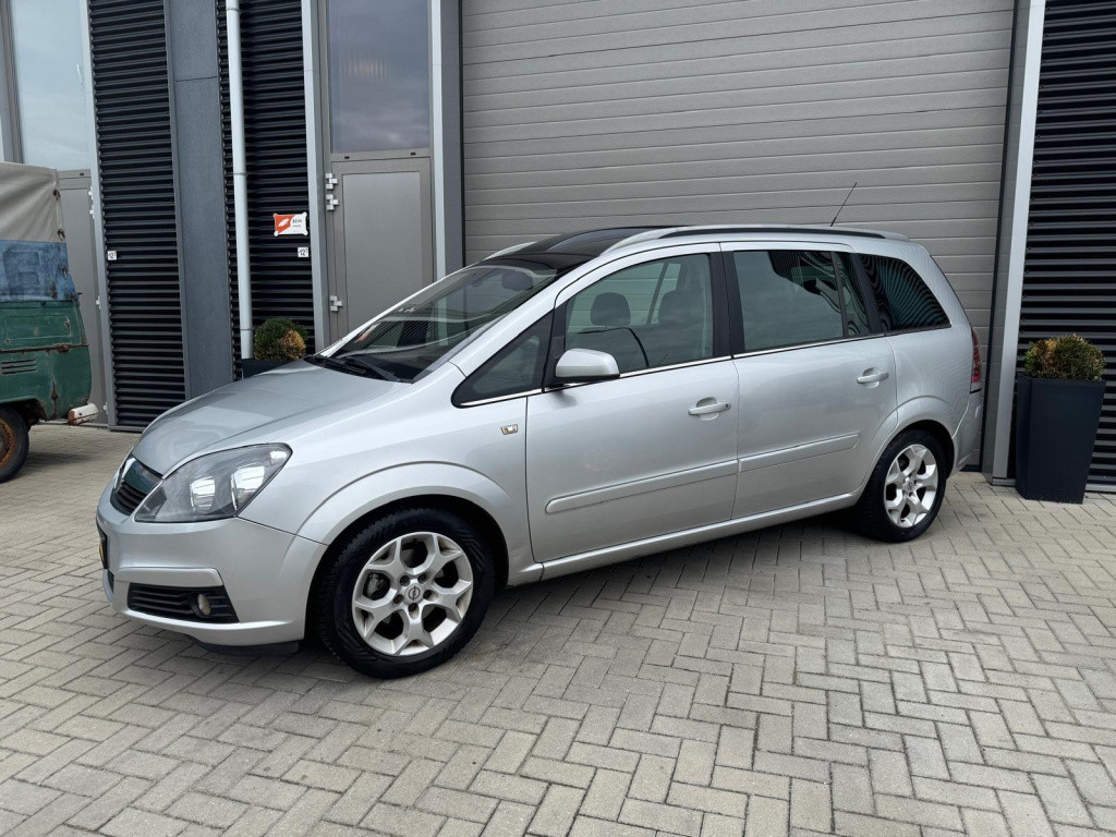 Opel Zafira 1.8 essentia/nwe distri/apk vol jaar/full option/trekhaak