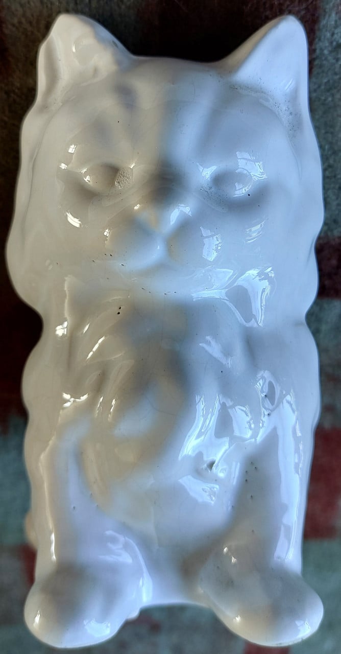 Wit Stenen poezen vaasjes 14 cm.