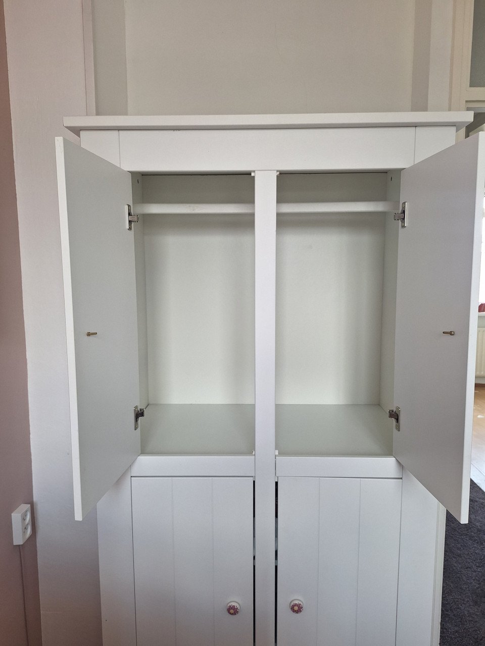Commode + kast + hangplak