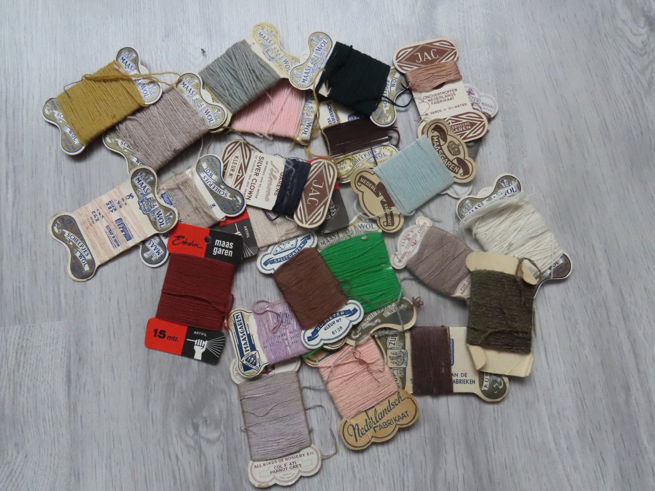 Diverse kaartjes oude wol