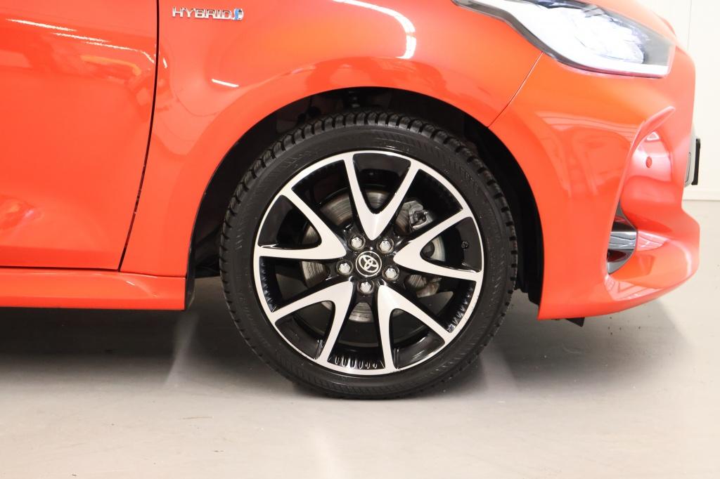 Toyota Yaris 1.5 hybrid launch edition nl auto