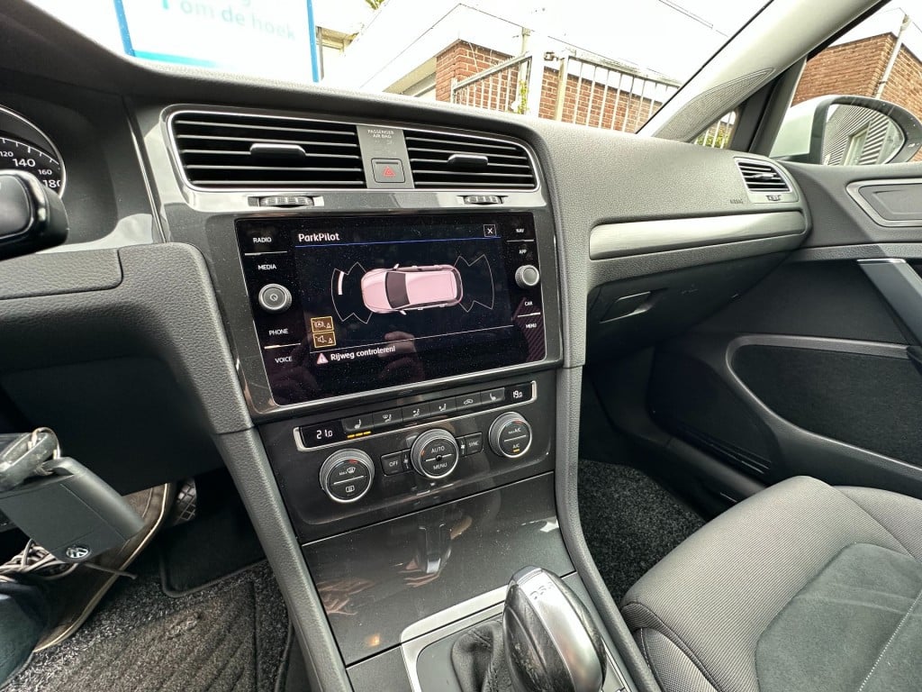 Volkswagen Golf 1.5 tsi comfortline business dsg pdc navi carplay