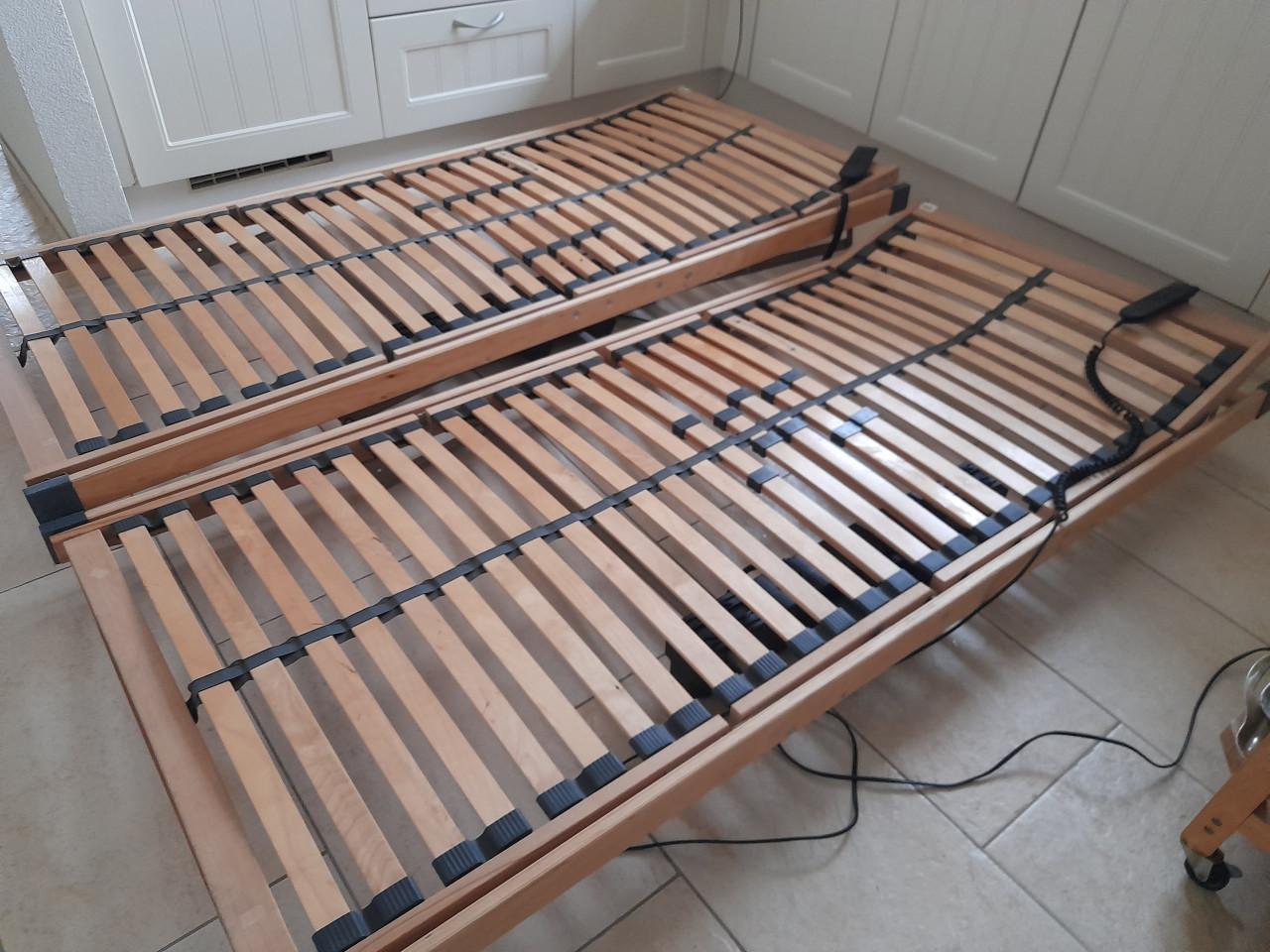 2 x 90 x 200 Elektrisch verstelbare lattenbodems (in goede nette staat )