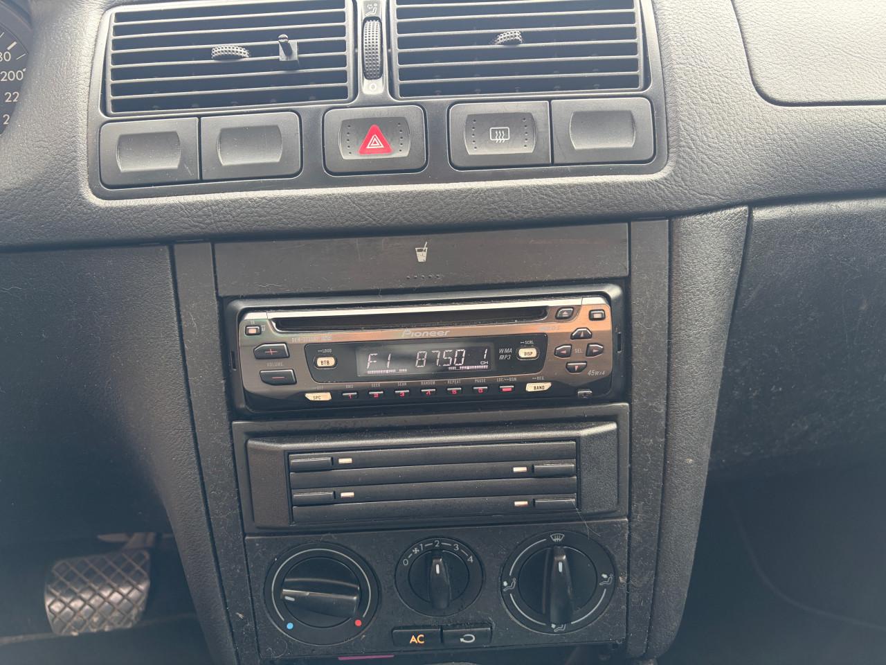 Volkswagen Golf 1.6i Automaat 2002 Airco Trekhaak Apk