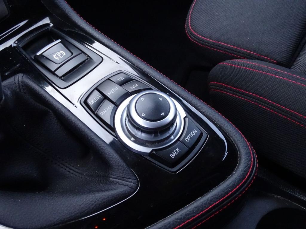 BMW 2-serie active tourer 218i executive | stoelverwarming | navi | bluetoo