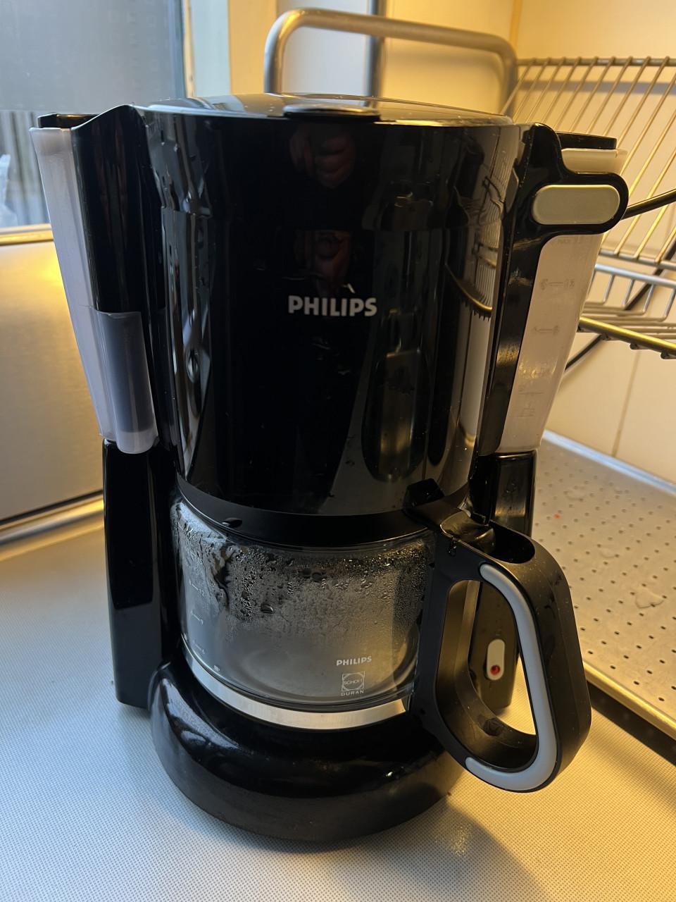 Philips Koffiezetapparaat HD7448/20 en TOMADO rvs waterkoker samen €20,-