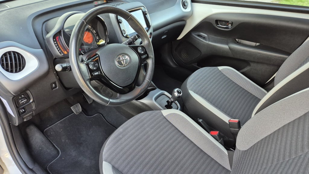 Toyota Aygo 1.0 vvt-i x-cite*automaat*airco*camera*apple-carplay*android*
