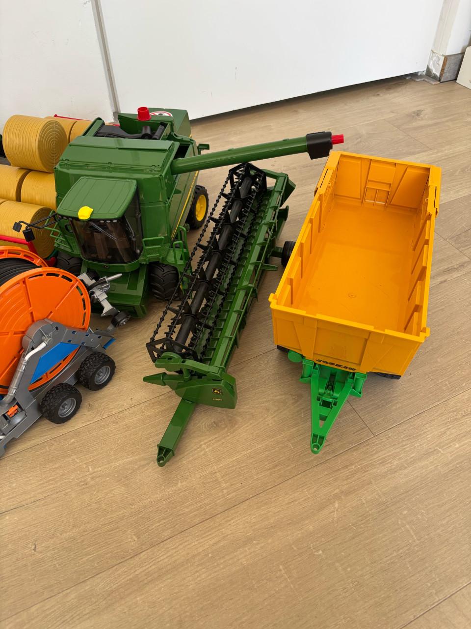 Bruder set met combine en trekker