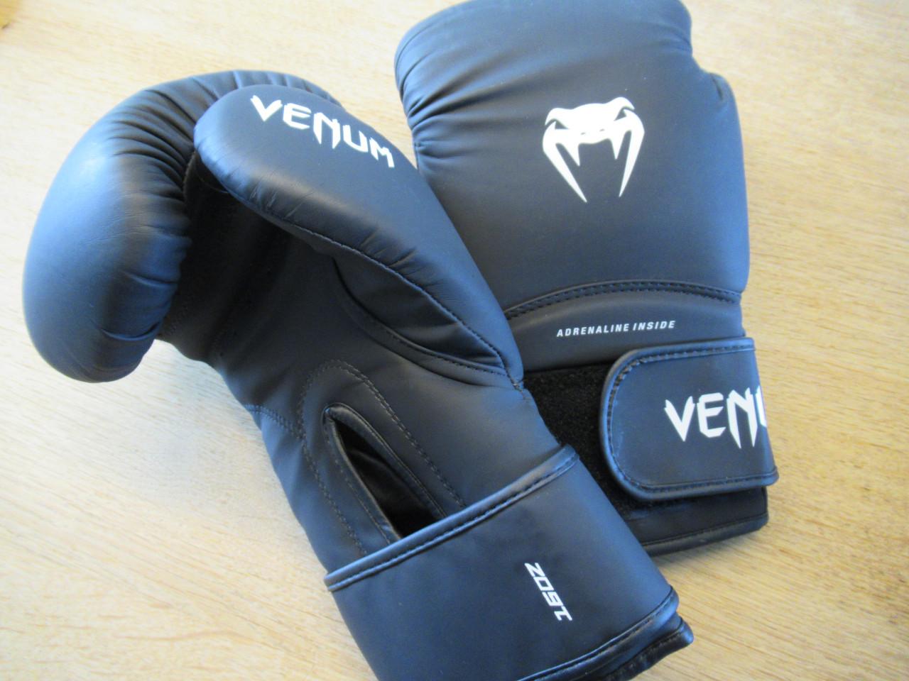 Te  koop  boxhandschoenen