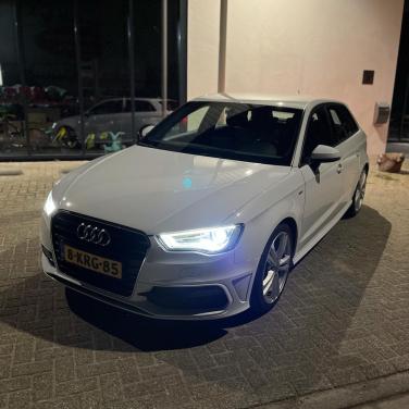 AUDI A3 SPORTBACK 3X S-Line 123PK + B&O