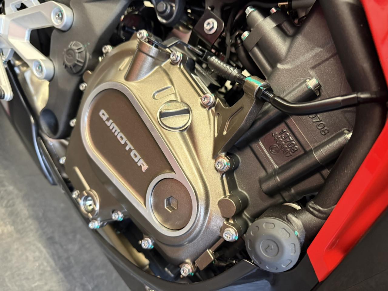 QJMotor SRK 421 RR | Nieuw model | Uit voorraad leverbaar!