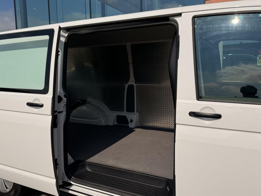 Volkswagen Transporter 2.0 tdi l2h1 28 comfortline t6 | 150pk | 6bak | navi