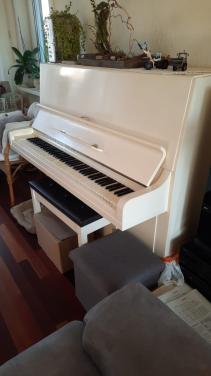Witte piano te koop