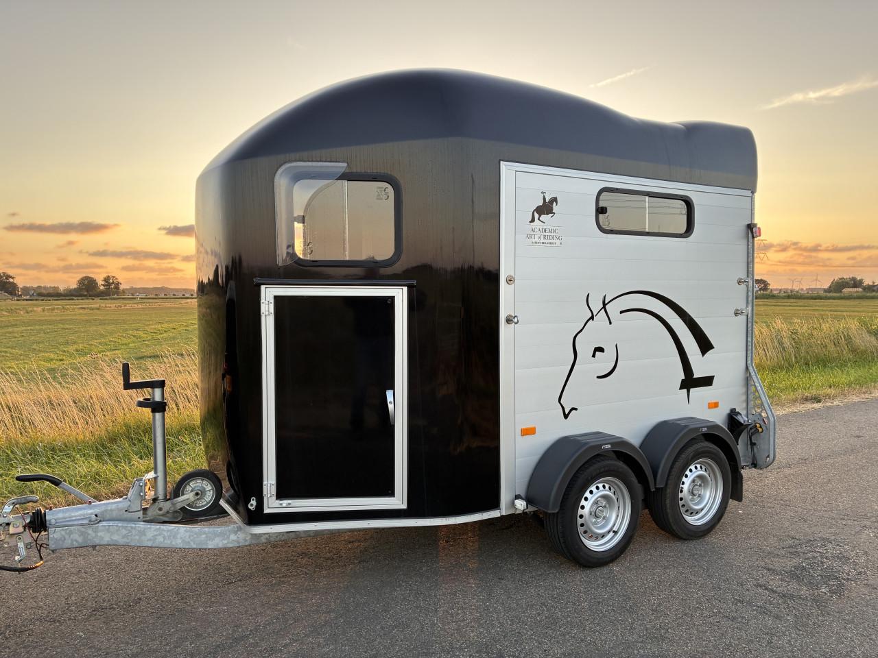 Als nieuwe  Cheval Liberte Gold 3 met zadelkamer, klep/deur en camera