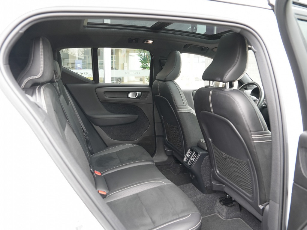 Volvo XC40 t4 190pk r-design| panodak| 360camera| 20''inch| navi| 2 zone cl