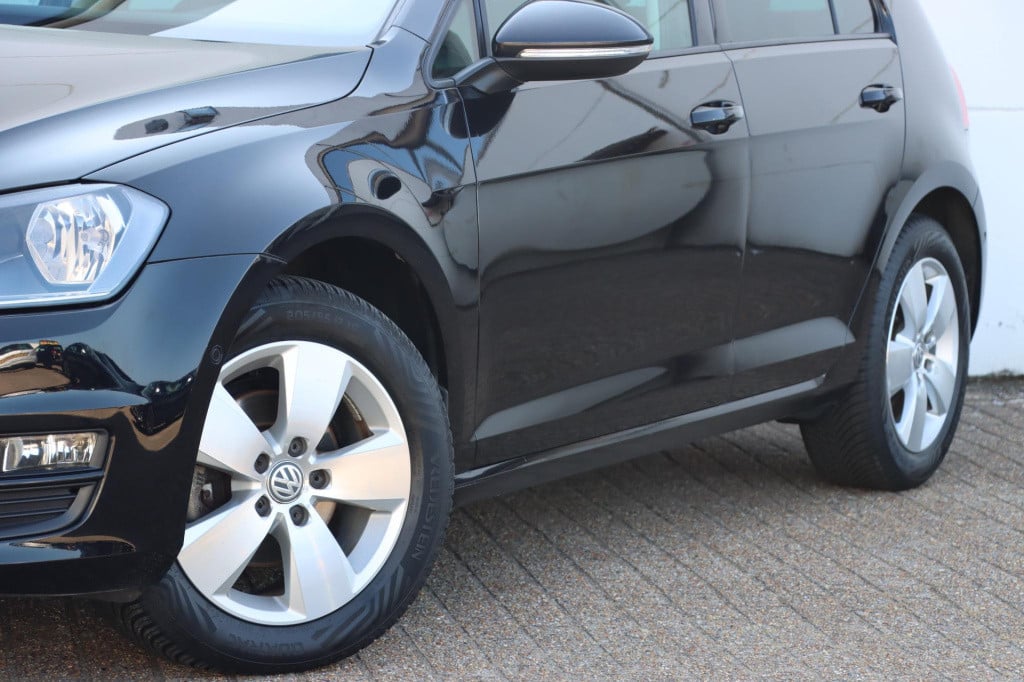 Volkswagen Golf 1.2 tsi business edition r connected