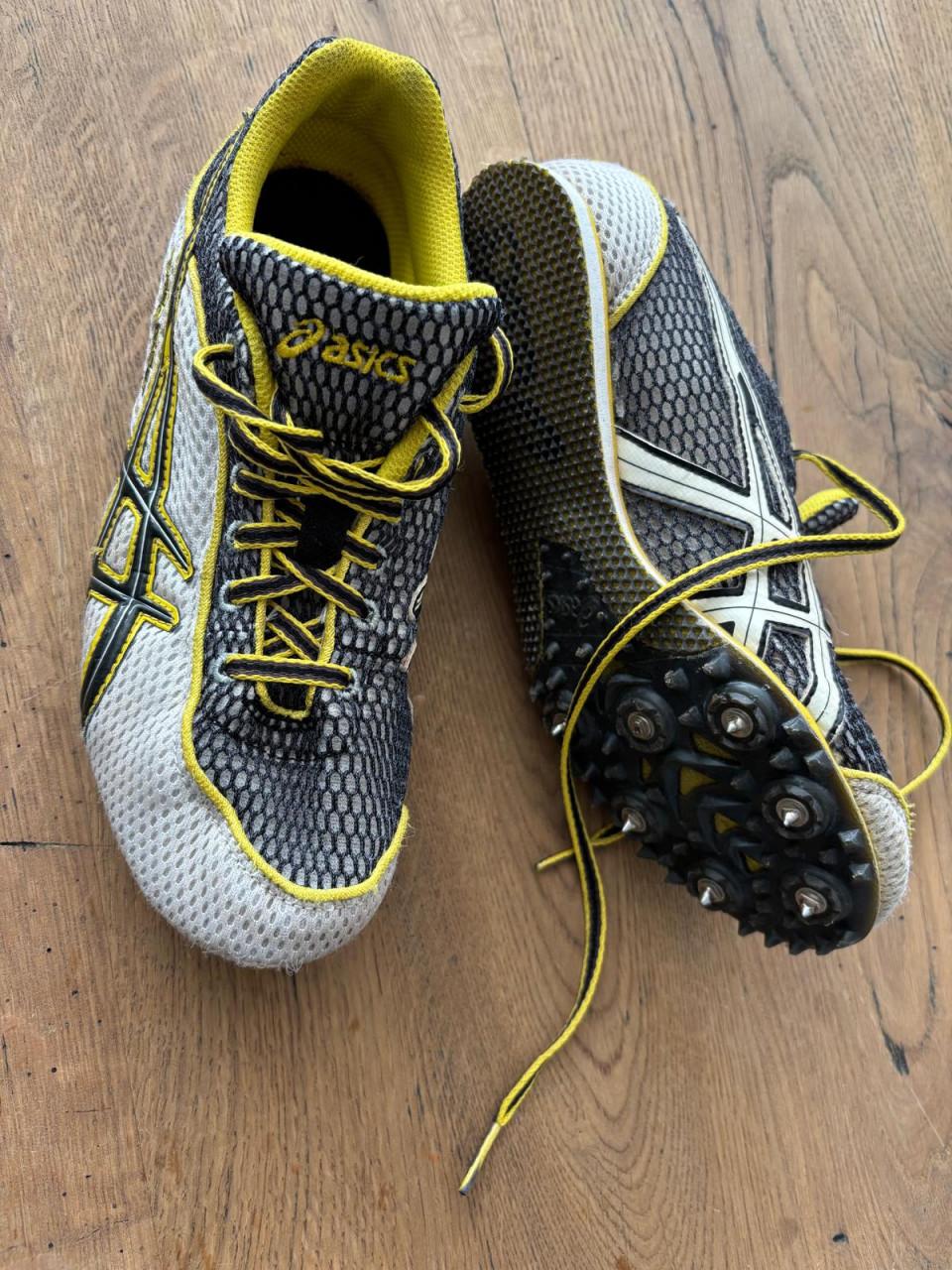ASICS Spikes - Maat 38 - Wit/Zwart/Geel