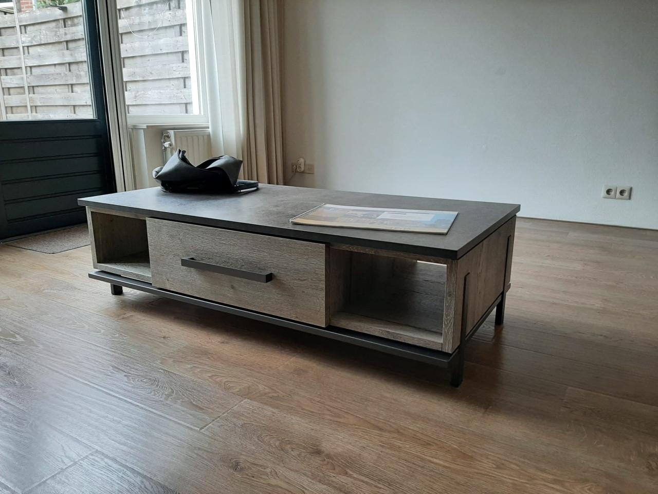 Tafel en TV meubel
