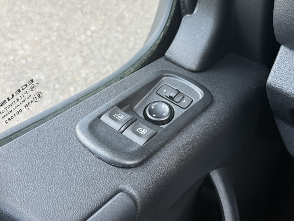 Renault Master t35 2.3 dci 135 l2h2 | trekhaak | navi | carplay | cruisec. 