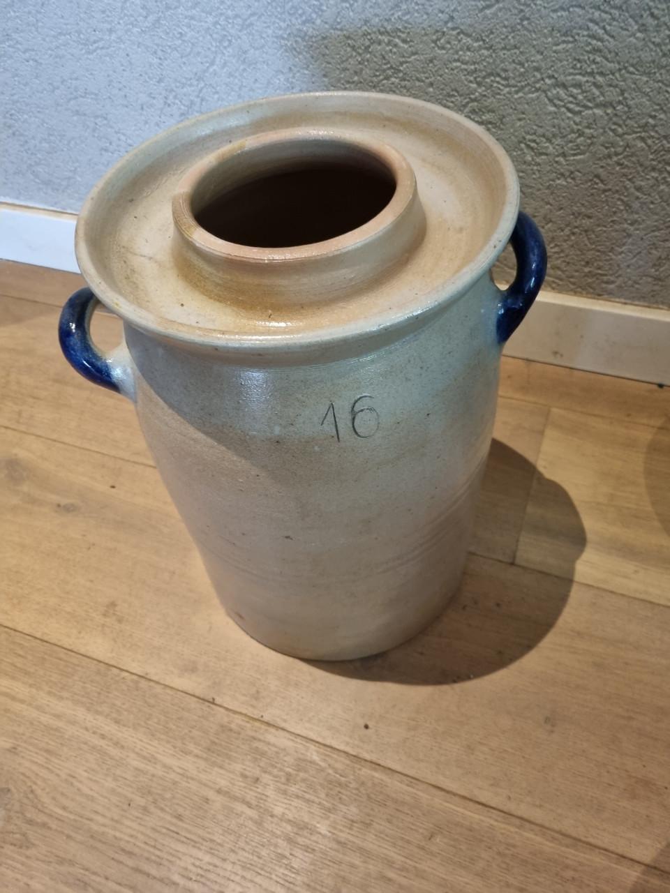 Aardewerk zuurkoolvat