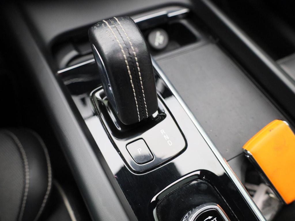 Volvo XC60 t6 recharge geartronic r-design automaat | panorama dak | naviga