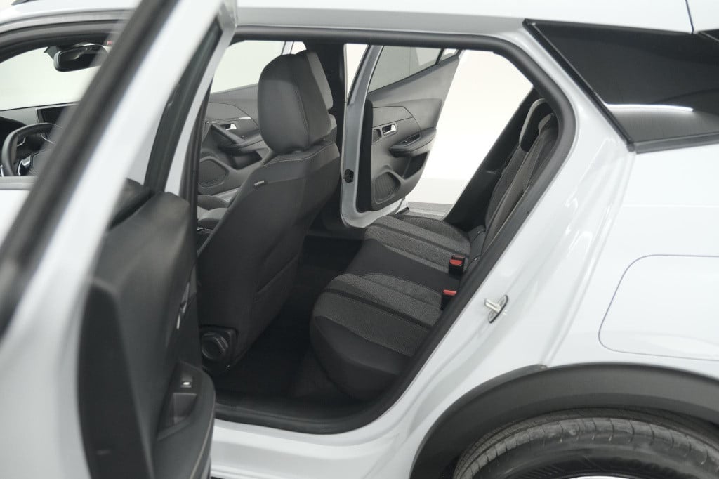 Peugeot 2008 puretech 130 eat8 allure | camera | navigatie | apple carplay 