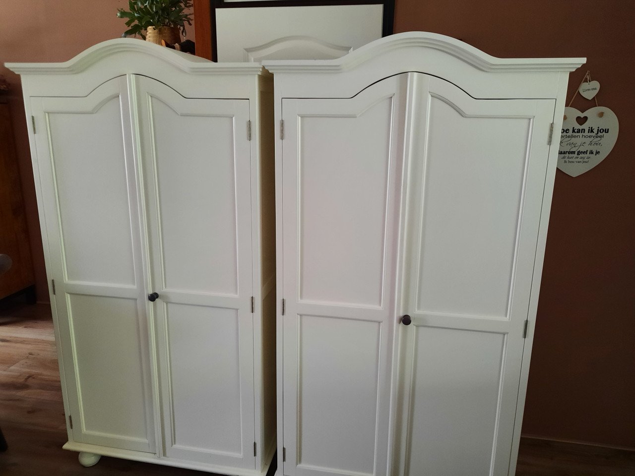 2 witte kasten