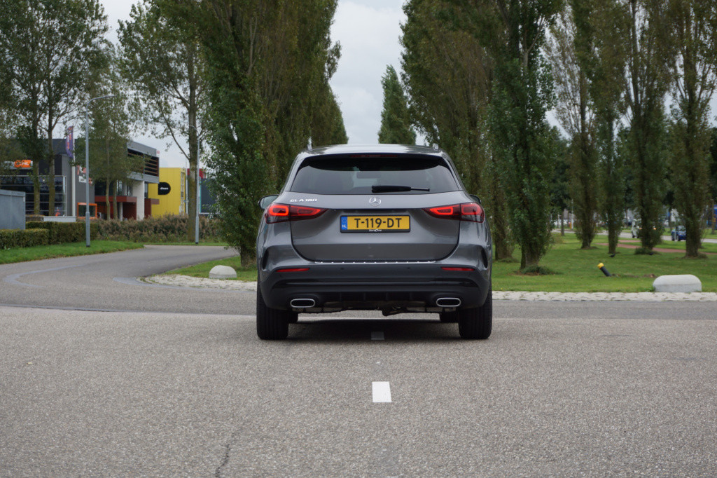 Mercedes-Benz Gla-klasse 180 amg line l automaat i achteruitrij camera l te