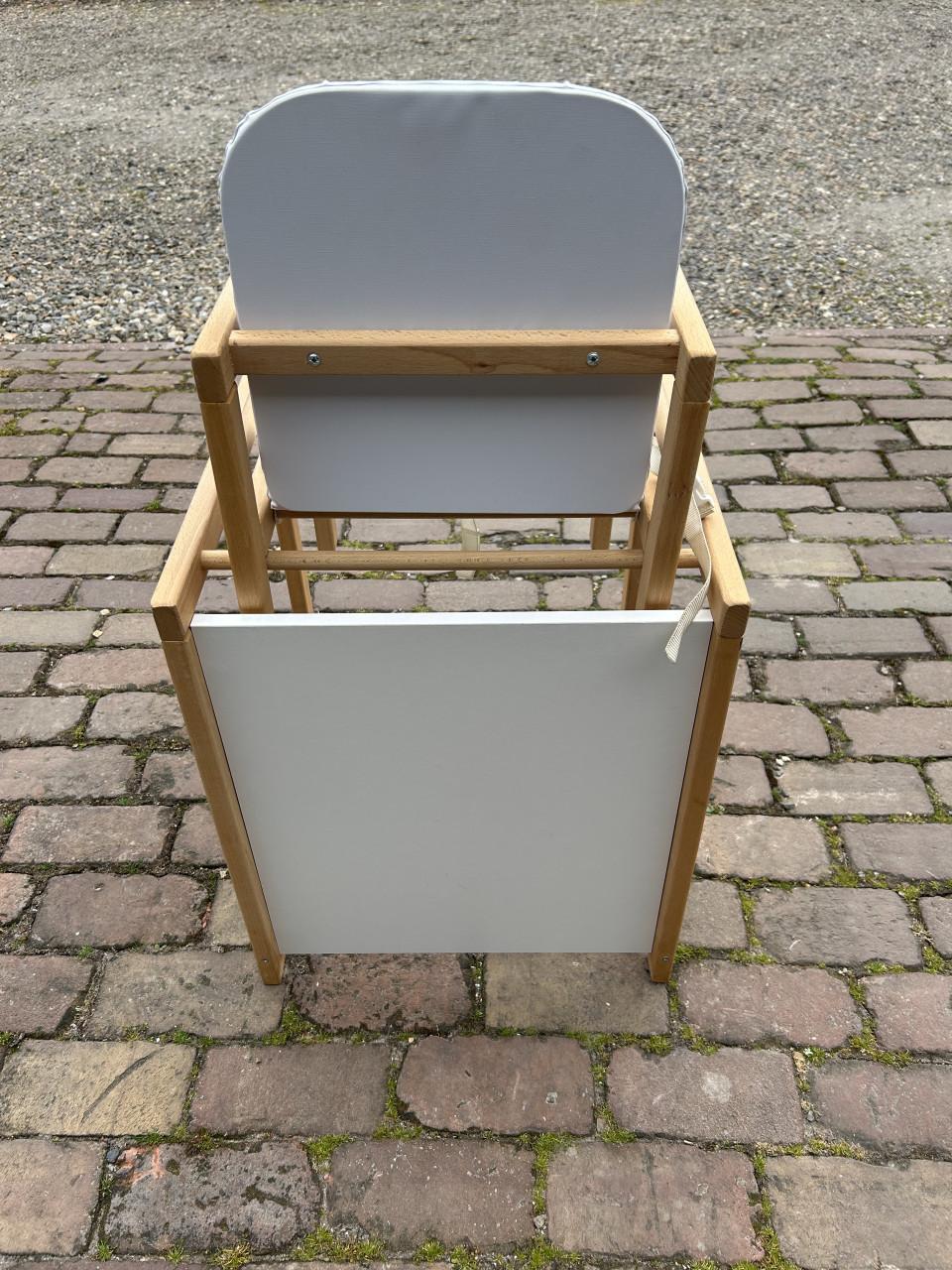 Houten kinderstoel met stoelverkleiner