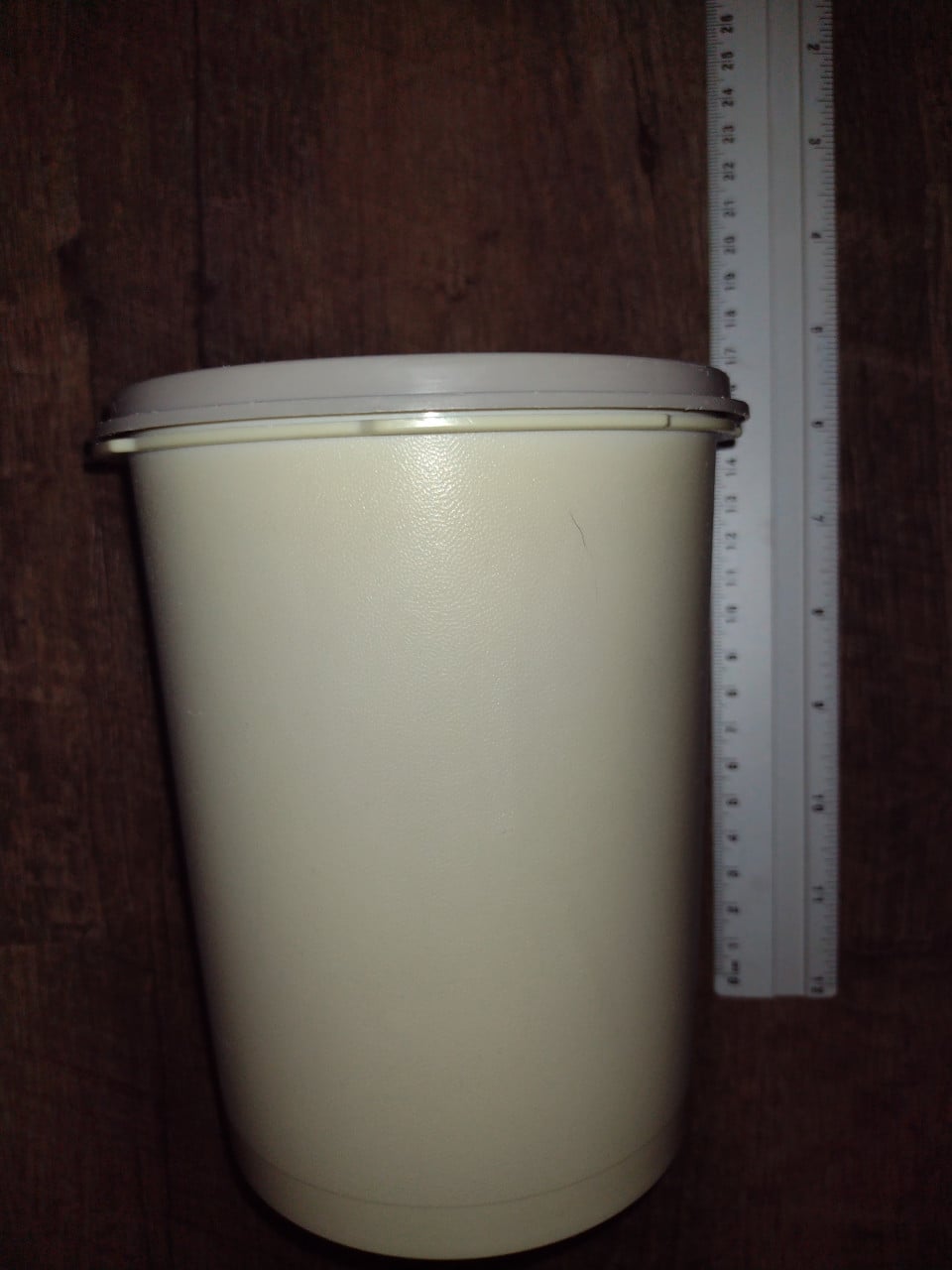 Tupperware trommel doos met deksel +/- 15 cm hoog