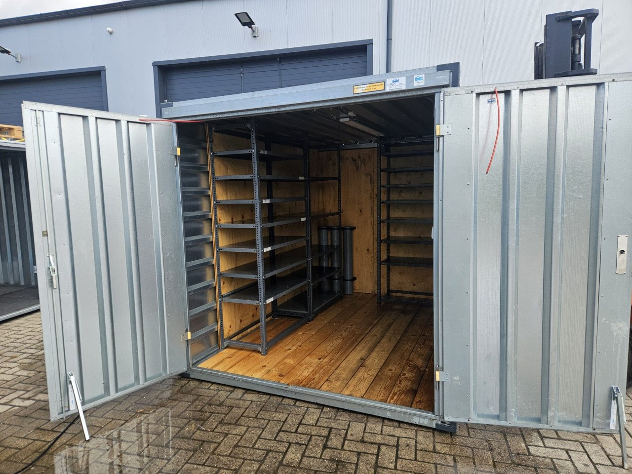 Gebruikte opslagcontainers te koop - 3x2 meter - reeds gemonteerd