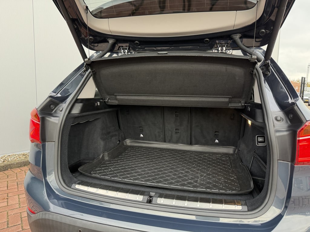 BMW X1 sdrive18i 136pk high executive automaat
