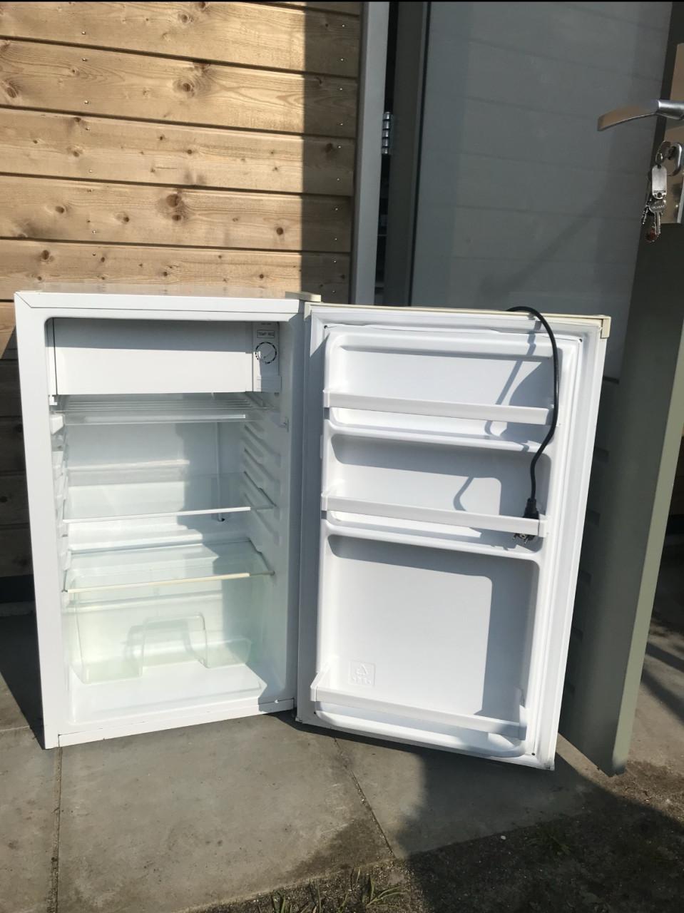 Tafelkoelkast en/of tafelvriezer € 40,-