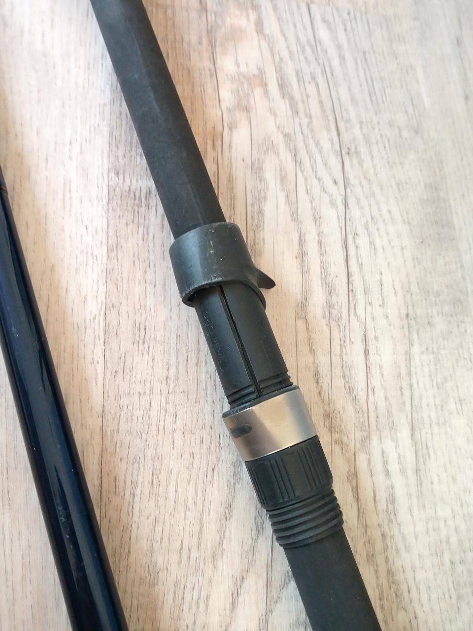 Te koop z.g.a.n. 2 delig strandhengel voor reel