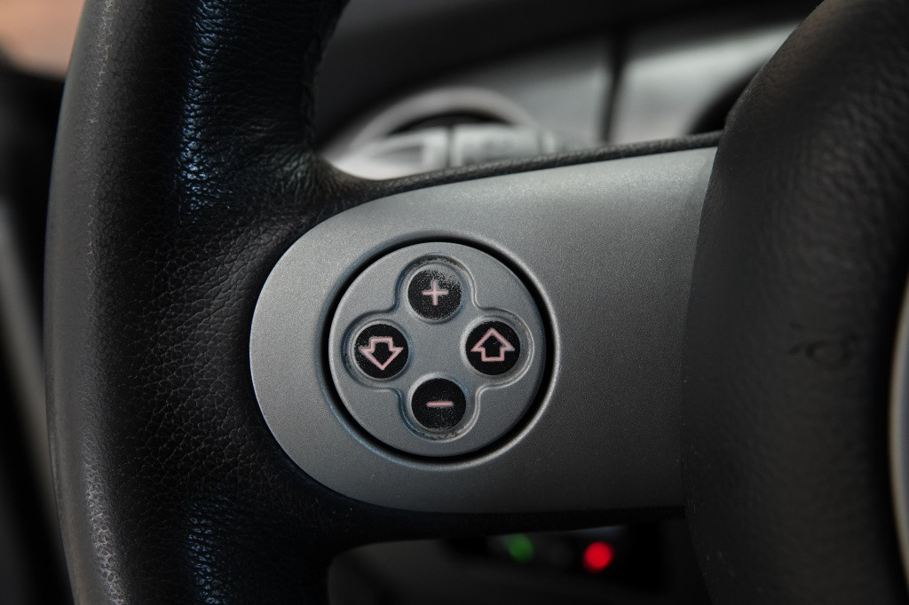 Mini Cooper mini 1.6 chili | cruise | milltek | xenon |