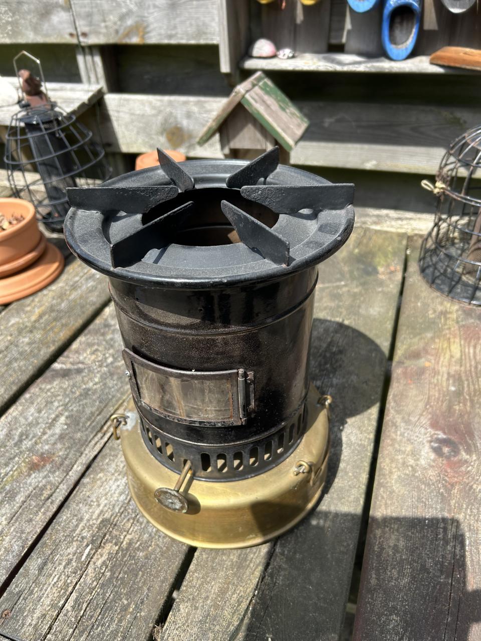 Antiek petroleumstel/kacheltje.