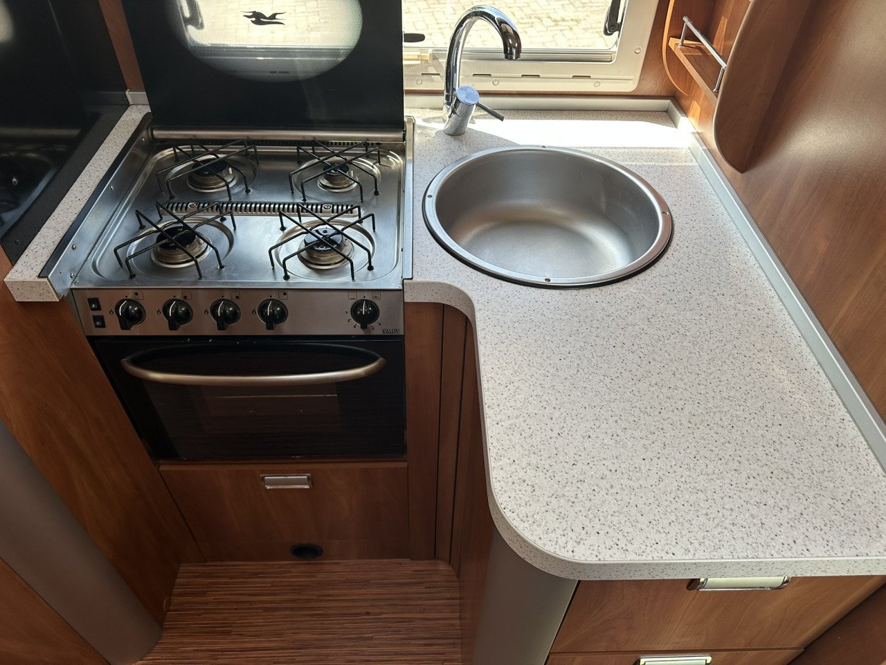 Ruime Laika Kreos 3012 – Half Integraal met Queensbed | Slechts 53.434 km