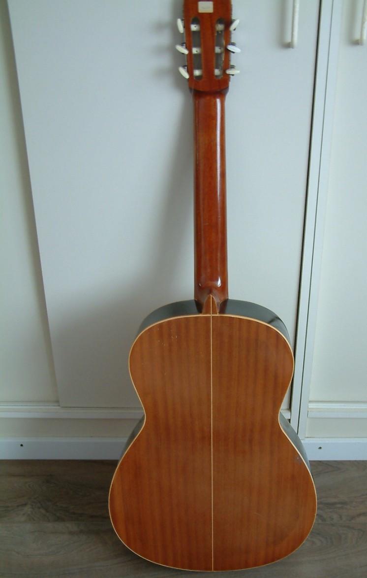 Gitaar  Spanje  goede klank  50 euro incl tas