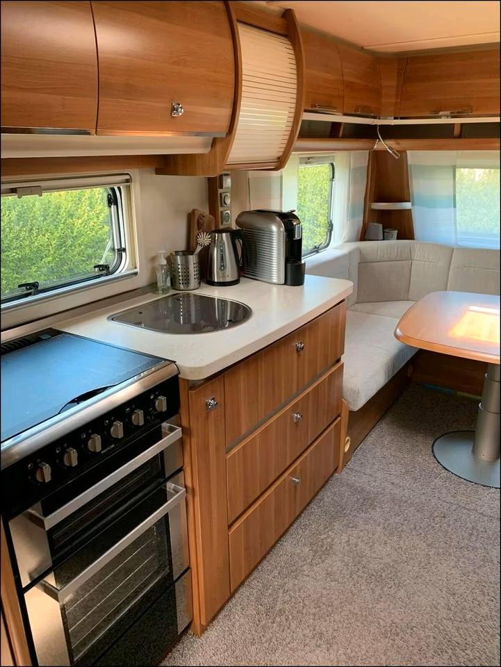 Fendt 700 SGD caravan