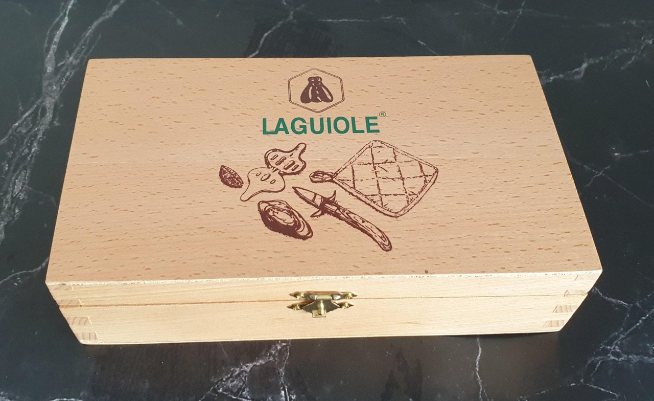 Giftset Laguiole oesters openen in houten doos