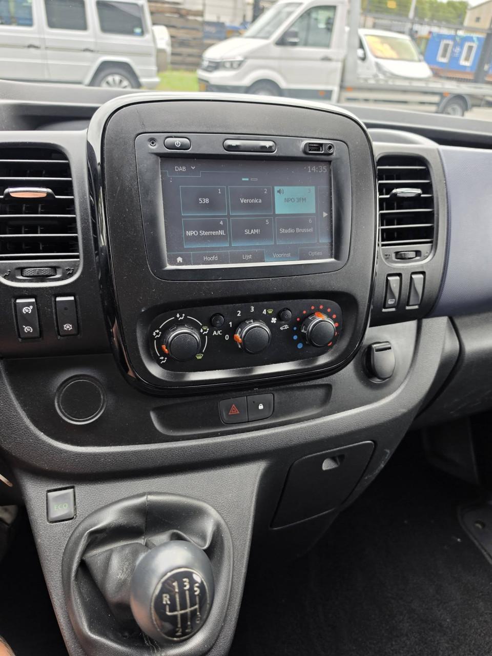 Opel Vivaro 1.6 Turbo – 3 zitplaatsen – CarPlay – Trekhaak Bouwjaar: 2016
