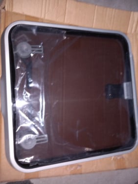 Te koop Lewmar dekluik maat 44 Low profile dekluik nieuw