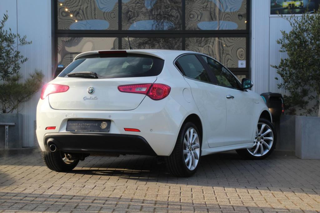 Alfa Romeo Giulietta 1.4 turbo super- sportiva - leer/alcantara - stoelverw