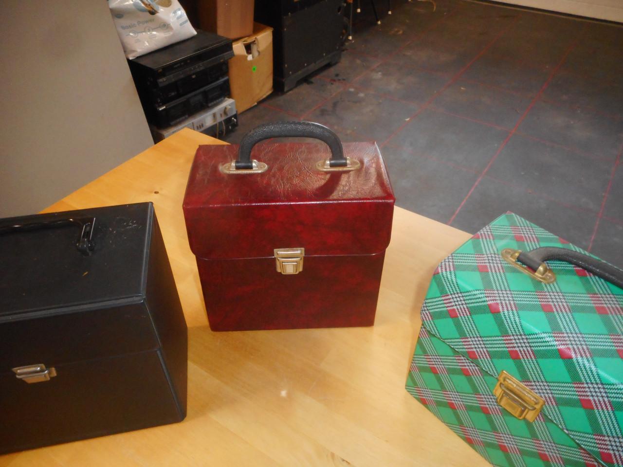 4 vintage kofertjes voor singels