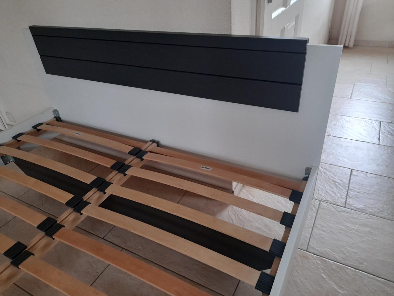 2 Persoons bed 160 x 200 ( in goede staat )