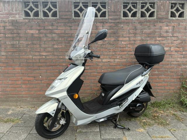 MOOIE KYMCO VP50 4 TAKT SNOR SCOOTER ! WEINIG KM ! BJ 2013