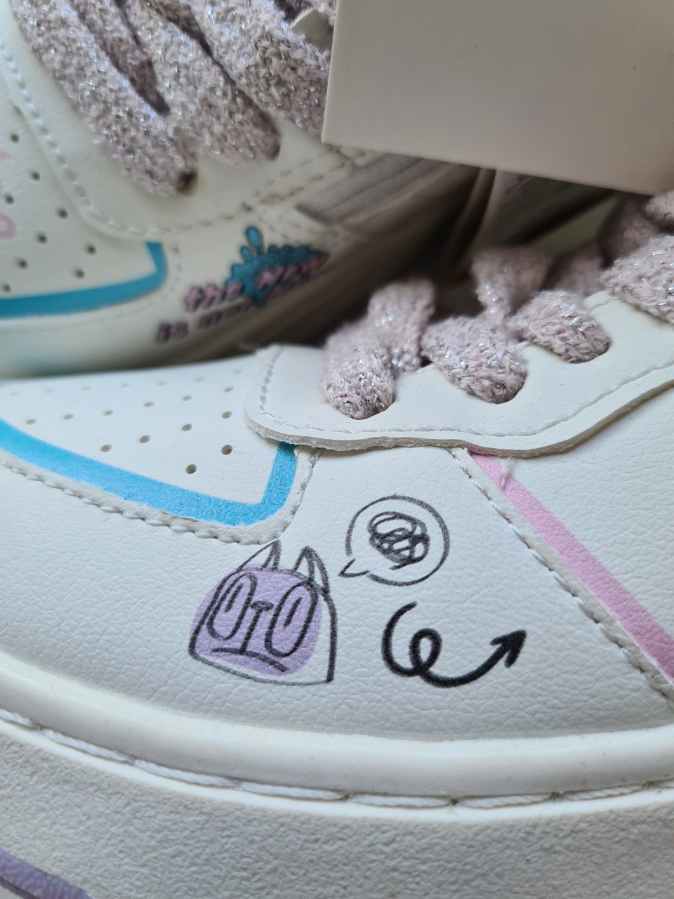 Nieuwe witte veter / rits half hoge sneakers met opdruk Zara  Maat 32
