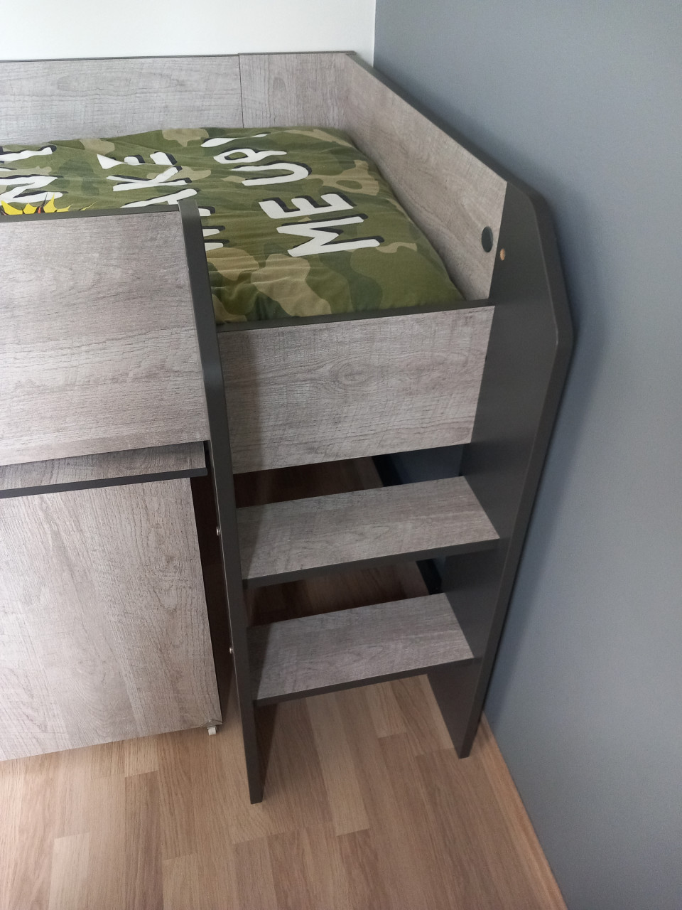 Hoogslaper bed inclusief bureau